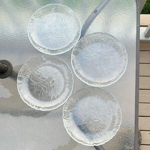 Arcoroc Made in France Canterbury Pressed Crocus Flower Four Desert Plates 7.5"